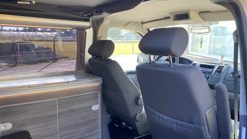 VW T6 – Aloha beach camper lemon, very luxurious inside