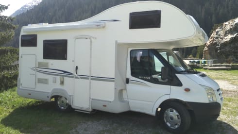 Overcab motorhome
