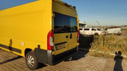 De Kanarie 🌞  – Gezellige gele camperbus (off-grid!) 