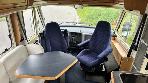 2p Hymer B574 fixed bed air conditioning
