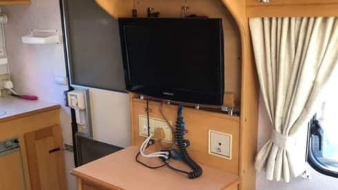 Marty – 4 berth Peugeot Boxer alcove Motorhome from 2005
