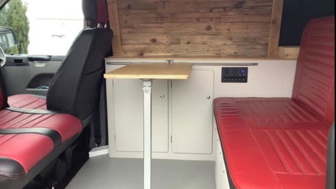 OnlyVans – Only Vans Adventures - VW T5 - 2 Berth