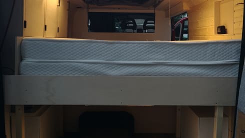 TheRedBoxCamper – 2p Peugeot campervan uit 2012