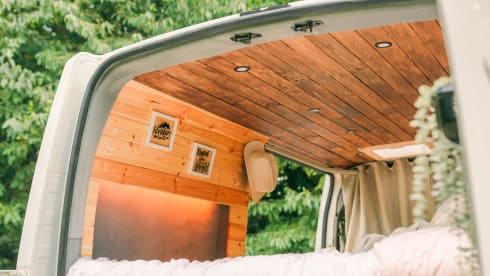 Woody – Luxury 3 seat 2 berth camper fully kitted out! Itinerary planning included!