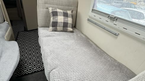 Cleo&Cezar – 7 berth Chausson Flash C656 semi-integrated from 2019