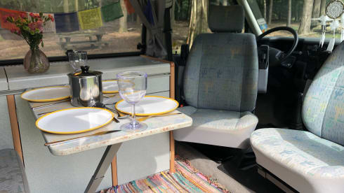 Bussie – 4p Volkswagen bus from 1996