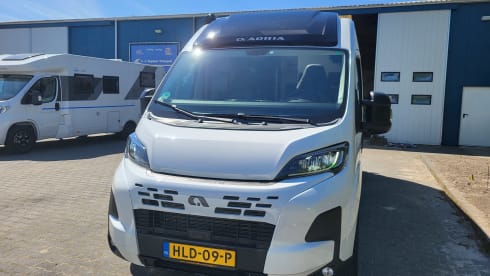 Adria Twin Sport 640 SLB wit – Chic camper van automatic with single beds, navigation system, etc.