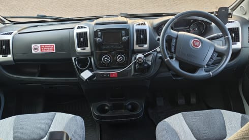 Leofran Roamulus – Roulotte Swift semi-integrata a 2 posti letto del 2018