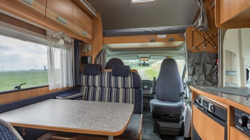 Dethleffs Advantage  – 4 person camper with bunk beds and air conditioning from 2011