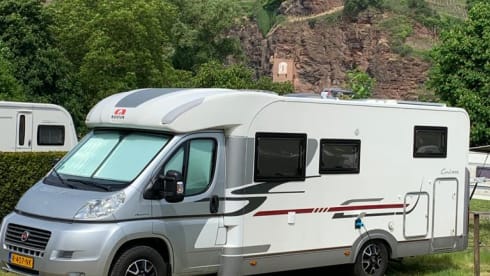 Length beds! Adria Coral S670SL new condition
