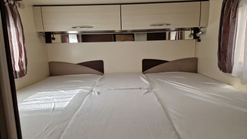 Benimar Cocoon – Beautiful, luxurious 4/5 pers Camper with bicycle carrier