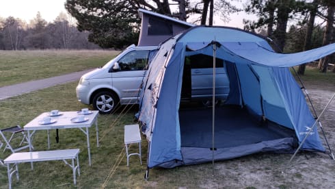 Volkswagen Multivan Camper 4 Person