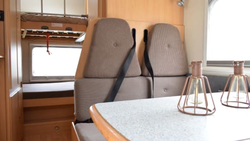 Schönes Familien-Wohnmobil - 6p Dethleffs Alcove aus dem Jahr 2008