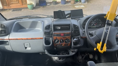 Blue – 4 berth Dethleffs   2004