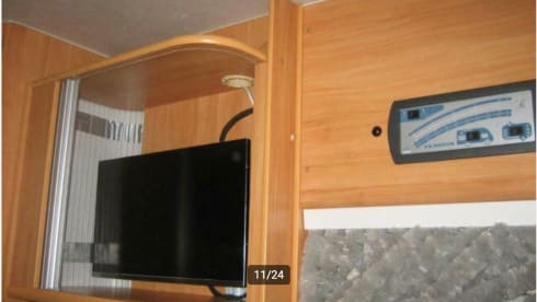Spacious and complete 5-person family camper