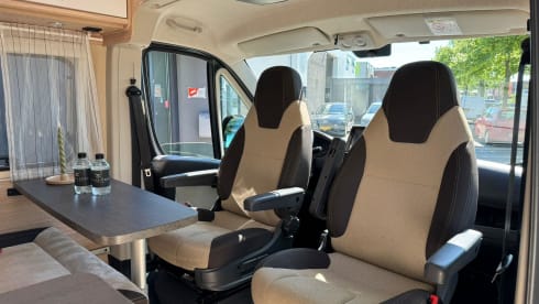 Complete Camperbus – Pössl camper Automaat met dakairco