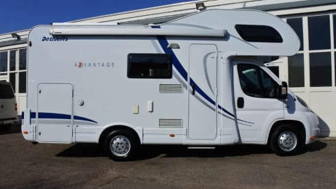 Widely equipped 4p Fiat Dethleffs with double bed, bunk bed.