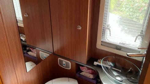 Spacious and luxurious 5 person camper Adria Matrix