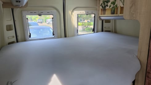 Grizzly the Gray – Self-sufficient Peugeot Boxer Camper for 2 Persons