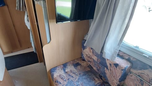 Heerlijke familie camper – 6p Ford alcove uit 2003