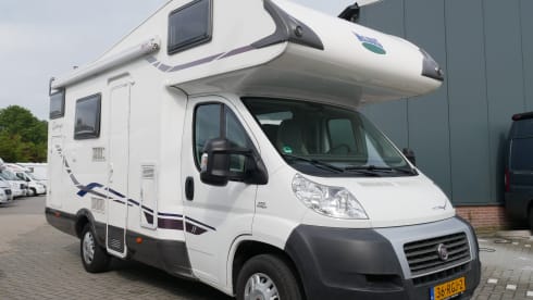 McLouis M700, 6 couchages et assises.