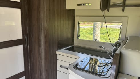 Full option 5 person Benimar automatic