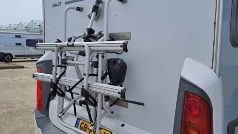 3-seater Knaus semi-integrated from 2026