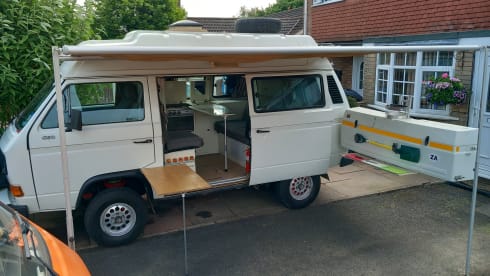 Rika – Vw T3/T25 Syncro 4x4 from £103pn