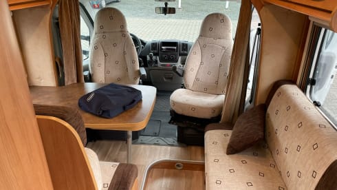 Rolling! – Wonderful, compact and spacious camper for 2-4 people