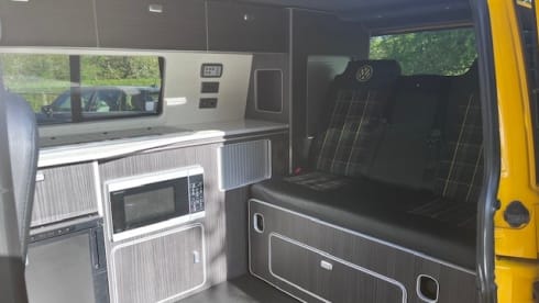 Bumble Bee – 4 berth Volkswagen campervan from 2017