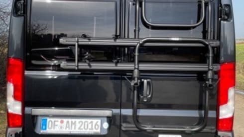 Vany – Fully equipped self-sufficient van