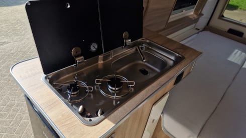 Witte Willem – 2p Peugeot bus uit 2016