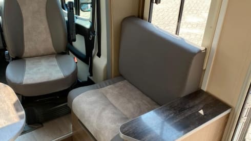 4-person Chausson semi-integrated from 2012