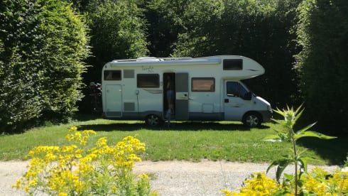 JoEliday – Spacious family camper with oven and air conditioning
