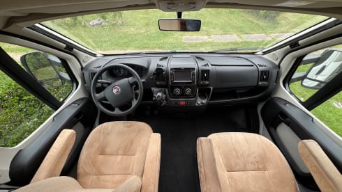 Camper Champagne – Hymer T 654 CL Exclusive Line