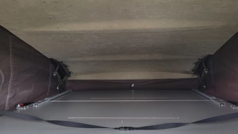 4p Ford campervan uit 2010
