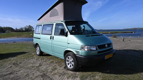 Kareltje – 4p Volkswagen campervan uit 1998