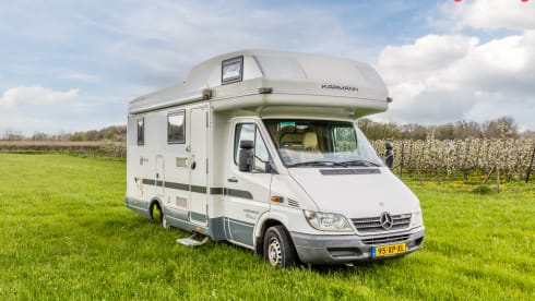 Mercedes Karmann Ontario - practical family camper
