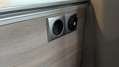Compleet uitgerust met keuken, bustent & fietsenrek – 4p Volkswagen campervan from 2015