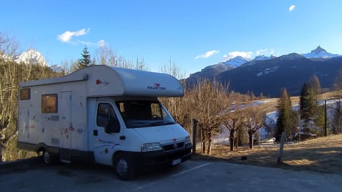 Rolly Roger – Family Camper 5-seater attic