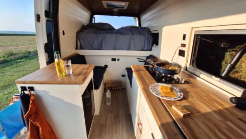 Olaf – Neat conversion Volkswagen Crafter L2H2