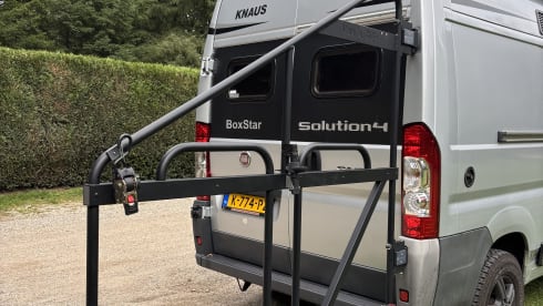 Comfortabel op avontuur als gezin van 4 of met z’n tweeën – 4P bus camper Fiat Ducato - Knaus Boxstar (transverse bed 2P + lifting bed 2P)