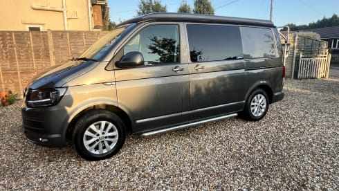 Claude – 4 berth Volkswagen campervan from 2015