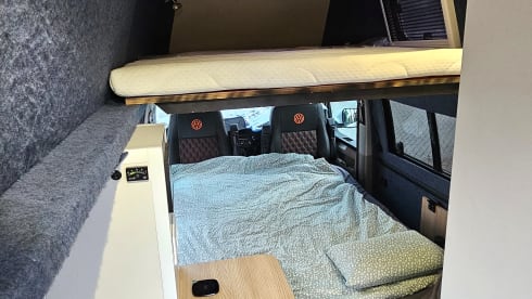 Explorer VW T6 Campervan ~ 4 berth ~ WET Room ~ AUTO