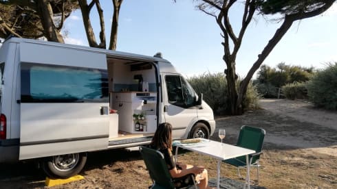 Bustave YFL – Accogliente furgone fai-da-te Ford Transit