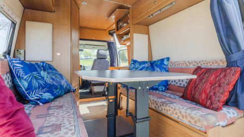 Vip camper loopt lekker met alles er op en aan makkelijk pakeren met een lengte van 5.40  – 2p Peugeot campervan from 2002