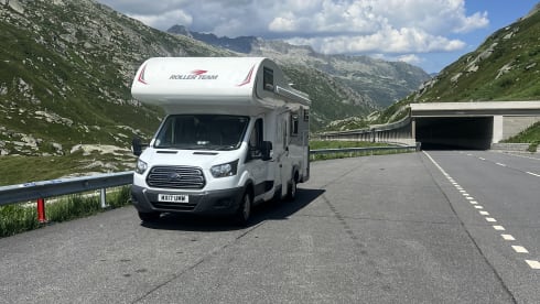 Rascals – 6 berth Ford roller team zefiro 