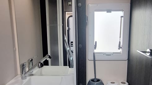 Spacious 4p camper RollerTeam Performance Plus 247 TL Ford