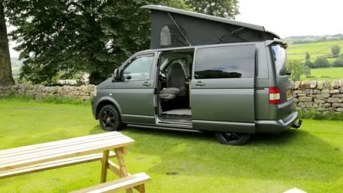 Cedric – T5 Campervan with Pop-Top, Rocknroll bed and Swivel Seats