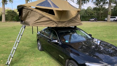 Happy Bimmer Rooftop Tent – Reliable BMW 740d with very large Thule roof tent and complete inventory